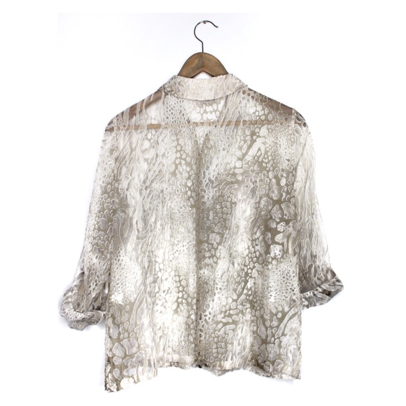 Chico’s Animal Embossed Semi Sheer Buttoned Top 1 EUC - Picture 6 of 9